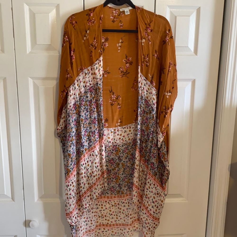 American Eagle  floral kimono